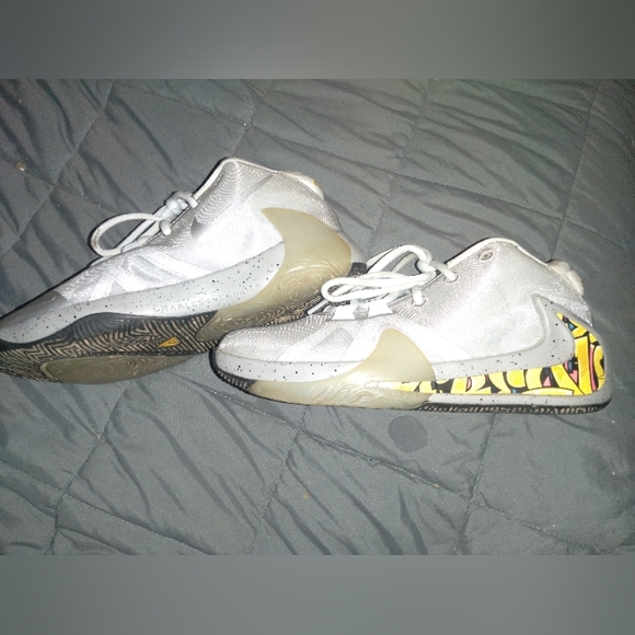 Nike shoes - Picture 5 of 5